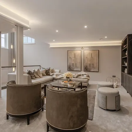 Luxurious 4-Bed Knightsbridge Home Near Harrods